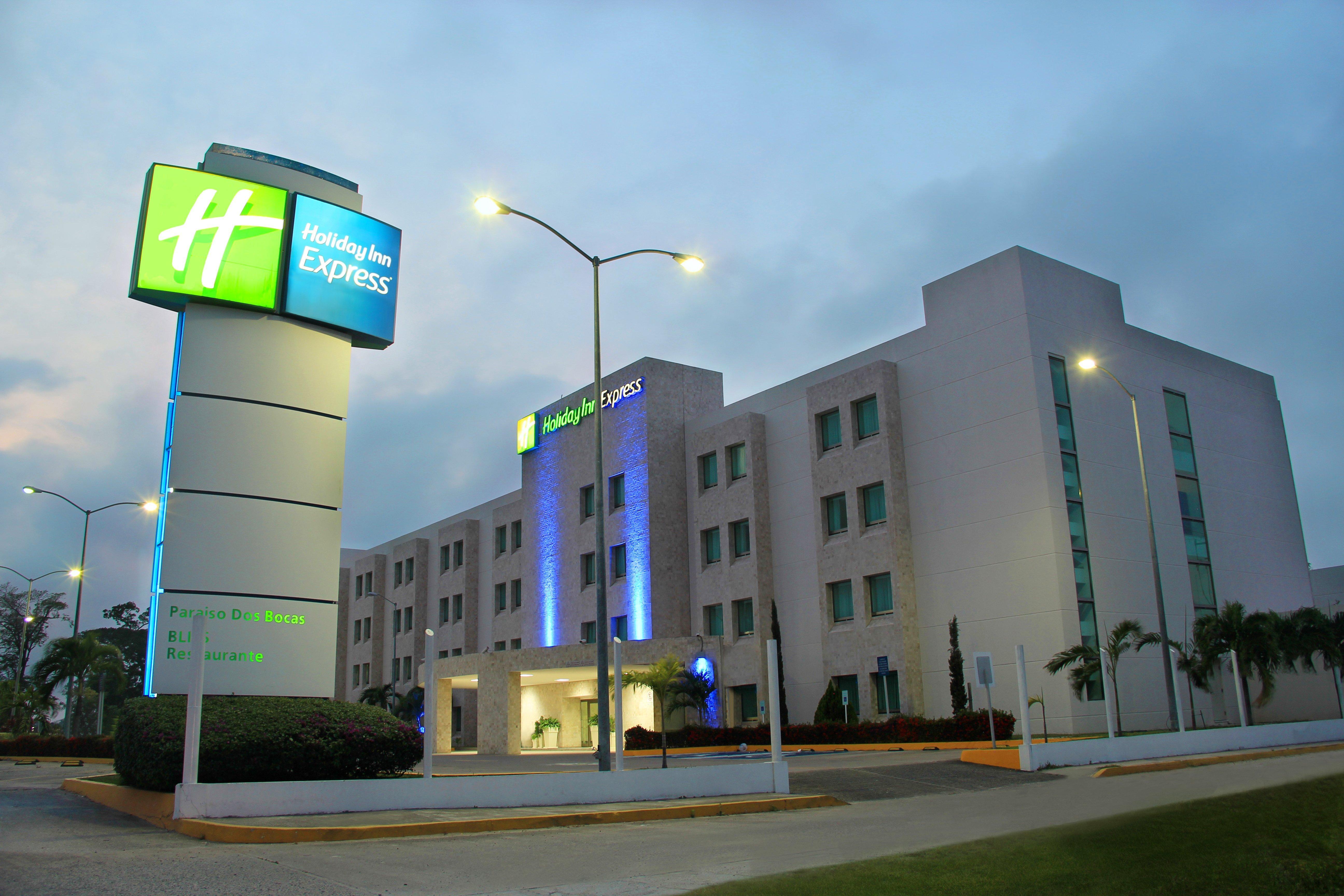 Holiday Inn Express Paraiso - Dos Bocas, An Ihg Hotel Екстер'єр фото